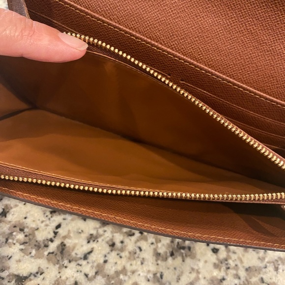 🎈SOLD🎈Louis Vuitton Sarah Wallet - Picture 9 of 12